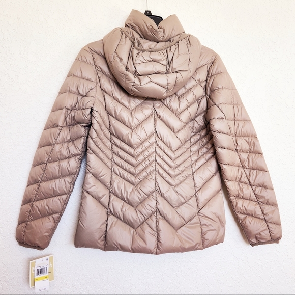 Michael Kors Puffer Jacket with DEFECTS - Picture 5 of 16